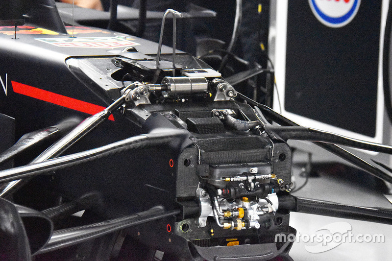 Передня частина Red Bull Racing RB14
