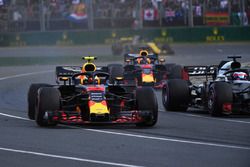 Max Verstappen, Red Bull Racing RB14 hace un trompo