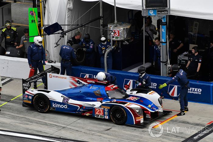 #23 United Autosports Ligier LMP2, P: Phil Hanson, Lando Norris, Fernando Alonso pit stop