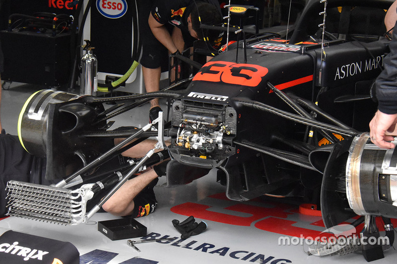 Red Bull Racing RB14 detalle frontal