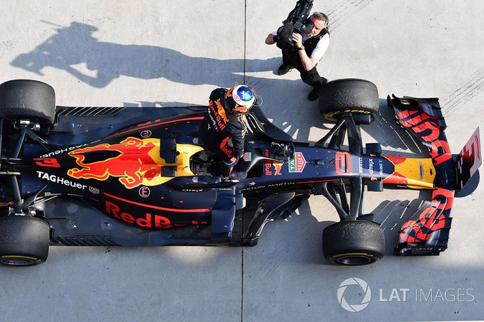 Ganador de la carrera Daniel Ricciardo, Red Bull Racing RB14 celebra en parc ferme