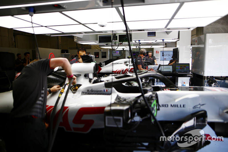 Mechanics work on the cars of Kevin Magnussen, Haas F1 Team, and Romain Grosjean, Haas F1 Team