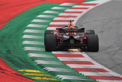 Daniel Ricciardo, Red Bull Racing RB14 sparks