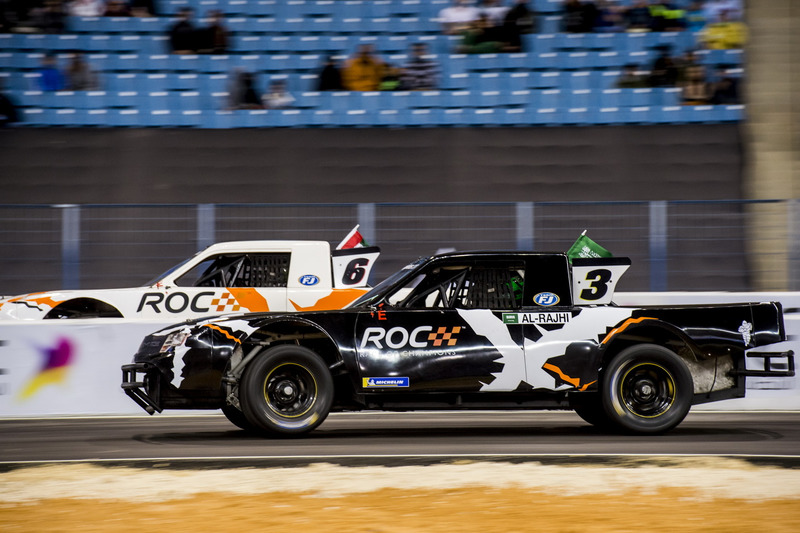 Yazeed Al-Rajhi del equipo de Arabia Saudita conduciendo el Xtreme Pickup