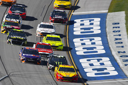 Joey Logano, Team Penske, Ford Fusion Shell Pennzoil and Paul Menard, Wood Brothers Racing, Ford Fusion Motorcraft / Quick Lane Tire & Auto Center