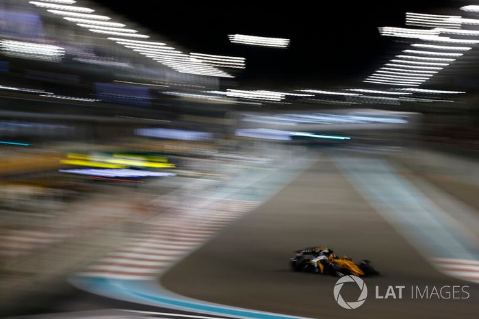 Carlos Sainz Jr., Renault Sport F1 Team RS17