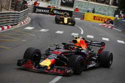Max Verstappen, Red Bull Racing RB14, leads Carlos Sainz Jr., Renault Sport F1 Team R.S. 18