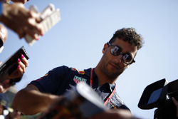 Daniel Ricciardo, Red Bull Racing signs autographs for the fans