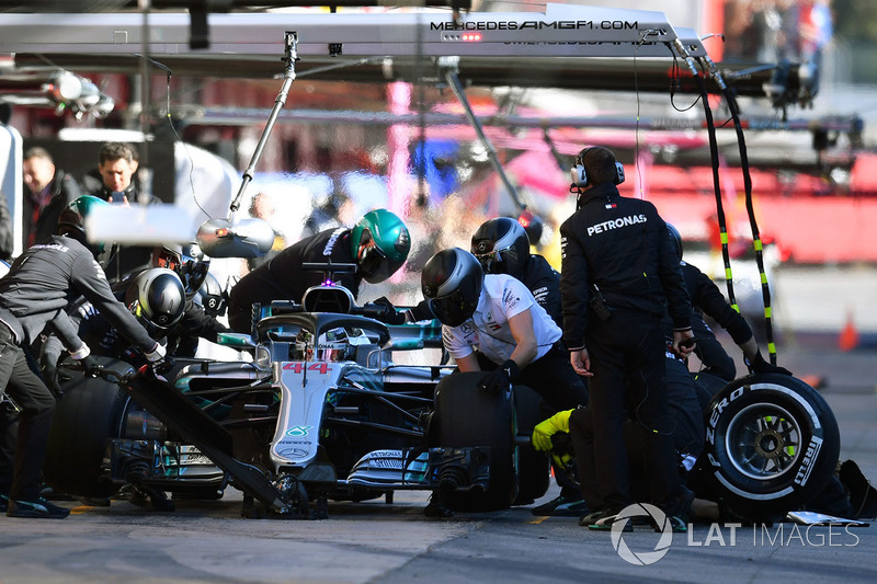 Lewis Hamilton, Mercedes-AMG F1 W09, pit stop