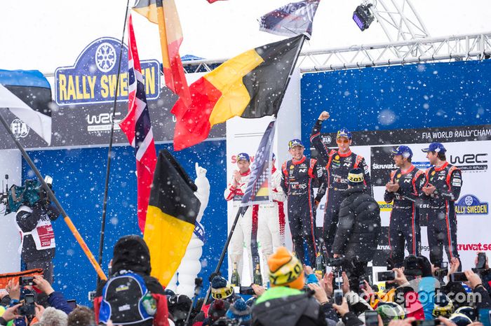 Podio: los ganadores del Rally de Suecia Thierry Neuville, Nicolas Gilsoul, Hyundai Motorsport, el segundo clasificao Craig Breen, Scott Martin, Citroën World Rally Team, y el tercero Andreas Mikkelsen, Anders Jäger, Hyundai Motorsport