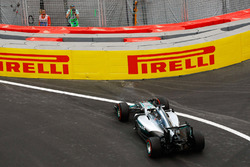 Lewis Hamilton, Mercedes AMG F1 W07 Hybrid runs wide