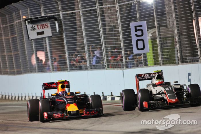 Max Verstappen, Red Bull Racing RB12 Y Esteban Gutiérrez, Haas F1 Team VF-16