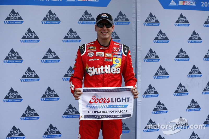 Ganador de la pole Kyle Busch, Joe Gibbs Racing Toyota