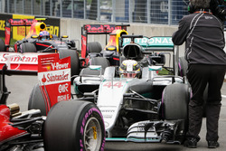 Polesitter Lewis Hamilton, Mercedes AMG F1 W07 Hybrid in parc ferme