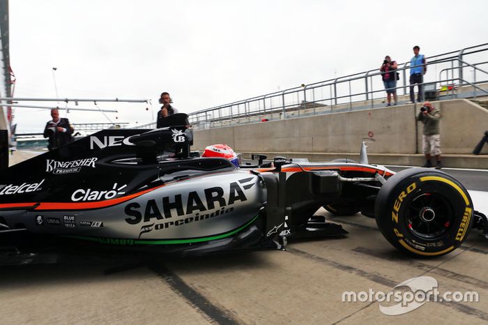 Nikita Mazepin, piloto de desarollo del Sahara Force India F1 Team, con el VJM09
