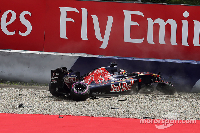 Daniil Kvyat, Scuderia Toro Rosso in trouble