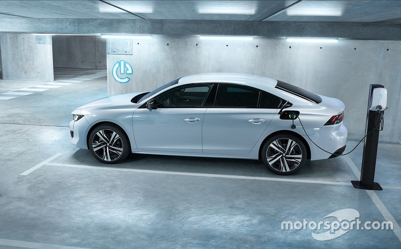 Peugeot 508 з агрегатом Plug-in Hybrid