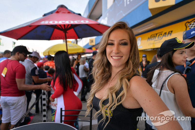 Grid girl da Corrida do Milhão