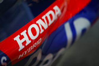 Un logo Honda sur la carrosserie d'une Toro Rosso