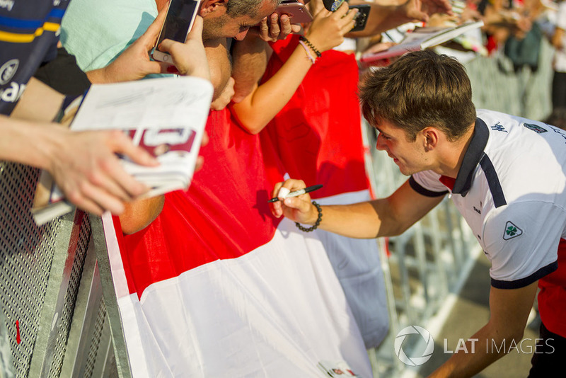 Charles Leclerc, Sauber signs autographs for the fans