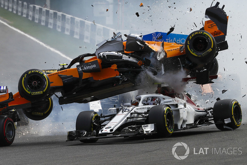 Charles Leclerc, Sauber C37, Fernando Alonso, McLaren MCL33 collide at the start of the race