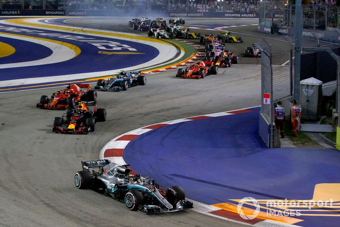 Lewis Hamilton, Mercedes-AMG F1 W09 líder al inicio