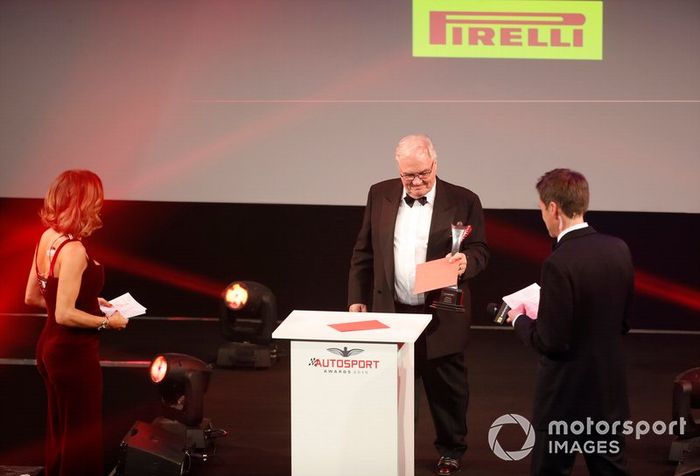 Entrega del premio Coche del Año para el Mercedes AMG F1 W10