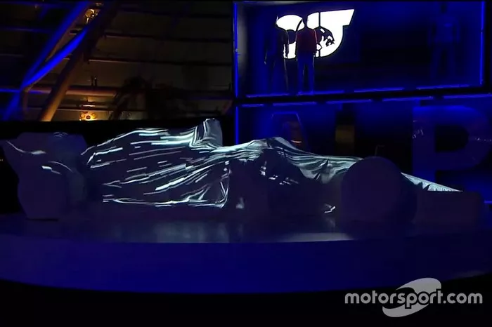 Carro da AlphaTauri coberto