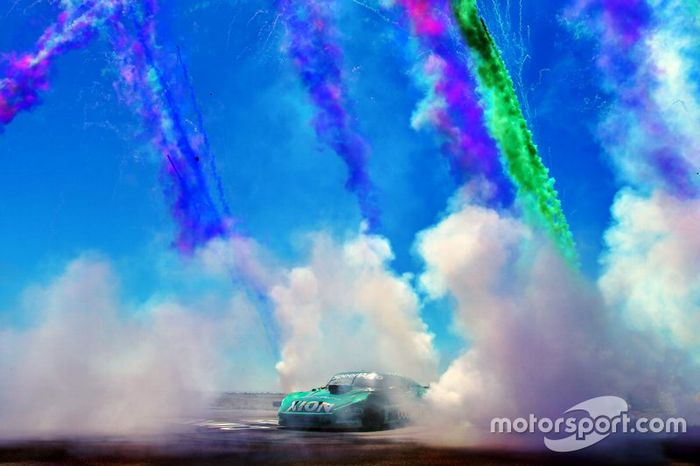 Campeón Agustín Canapino, Canapino Sports hace donuts