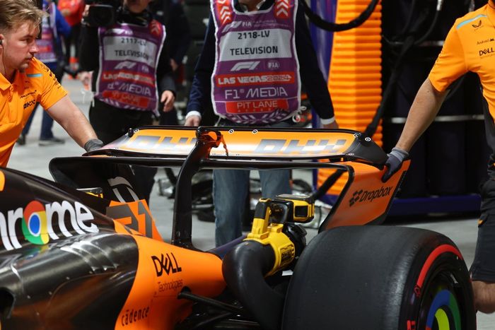 Detalle del alerón trasero del McLaren MCL38
