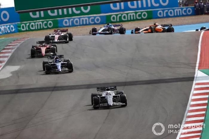 Pierre Gasly, AlphaTauri AT03, Alex Albon, Williams FW44, Charles Leclerc, Ferrari F1-75