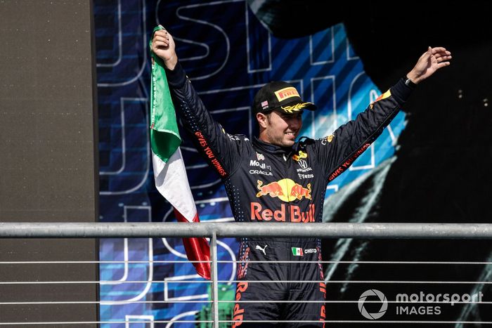 Podio: tercer lugar Sergio Pérez, Red Bull Racing