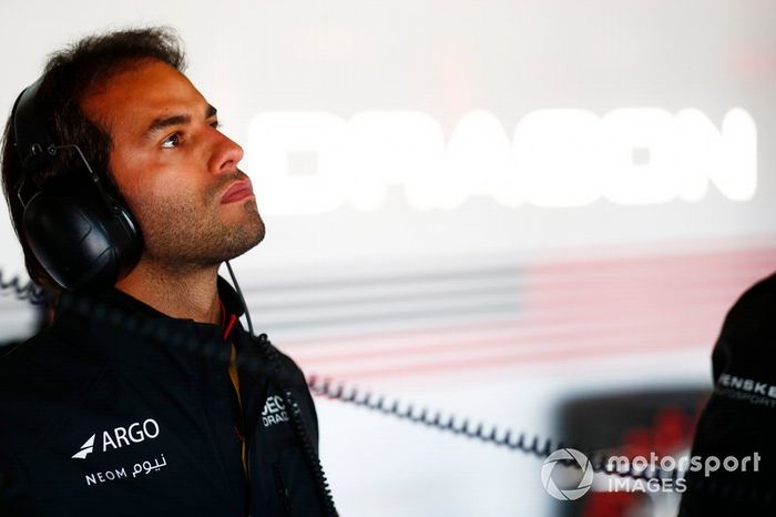 Felipe Nasr en el box de Dragon