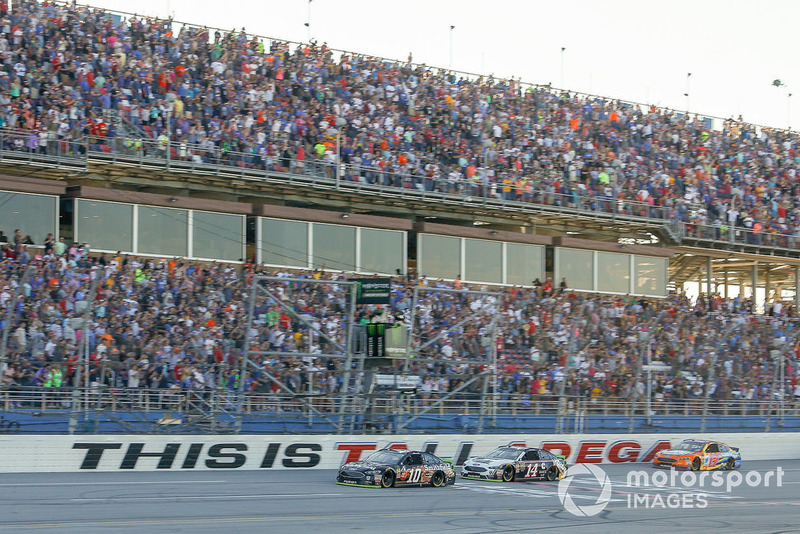 #8: Aric Almirola vs. Clint Bowyer - 0,105 Sekunden