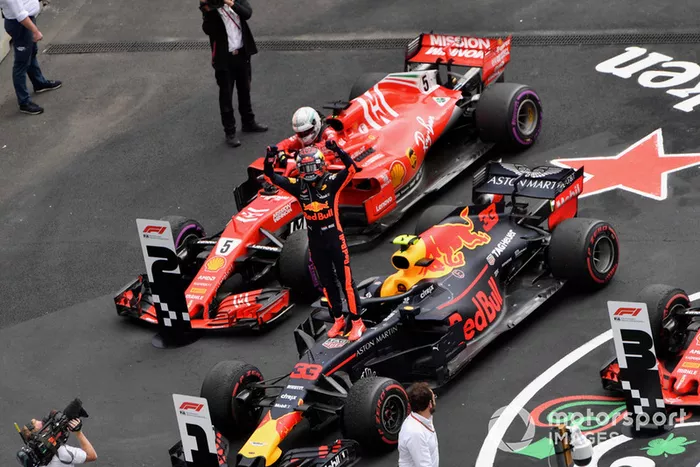 Max Verstappen, Red Bull Racing RB14 celebra en Parc Ferme