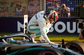 Lewis Hamilton, Mercedes AMG F1, fête sa pole position