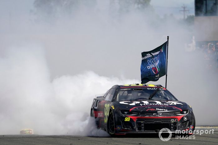 Ganador de la carrera Daniel Suárez, TrackHouse Racing, Onx Homes / Renu Chevrolet Camaro 