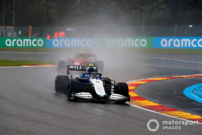 Nicholas Latifi, Williams FW43B, Carlos Sainz Jr., Ferrari SF21