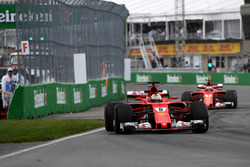 Sebastian Vettel, Ferrari SF70H; Kimi Raikkonen, Ferrari SF70H