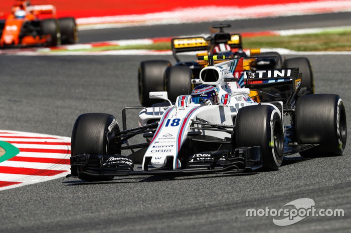 Lance Stroll, Williams FW40, Nico Hulkenberg, Renault Sport F1 Team RS17