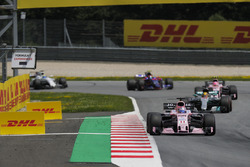 Sergio Perez, Sahara Force India F1 VJM10, Lewis Hamilton, Mercedes AMG F1 W08