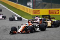 Fernando Alonso, McLaren MCL32, Nico Hulkenberg, Renault Sport F1 Team RS17, Esteban Ocon, Sahara Fo