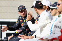Макс Ферстаппен, Red Bull Racing, и Дженсон Баттон, McLaren F1