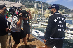 Daniel Ricciardo, Red Bull Racing con una chaqueta sobre México