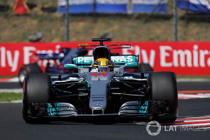  Lewis Hamilton, Mercedes AMG F1 W08, Carlos Sainz Jr., Scuderia Toro Rosso STR12