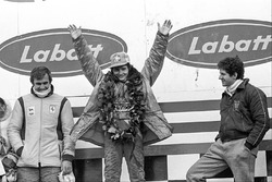 Podio: ganador de la carrera Gilles Villeneuve, Ferrari, tercer lugar Carlos Reutemann, Ferrari