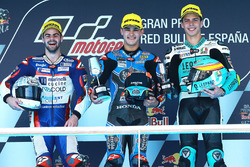 Podium : le vainqueur Aron Canet, Estrella Galicia 0,0, le deuxième, Romano Fenati, Marinelli Rivacold Snipers, le troisième, Joan Mir, Leopard Racing