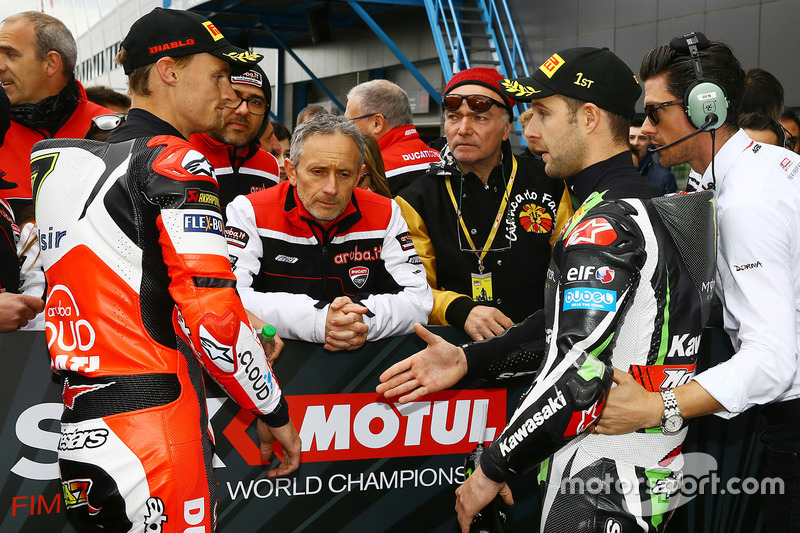 Polesitter Jonathan Rea, Kawasaki Racing, Chaz Davies, Ducati Team in qualifying parc ferme