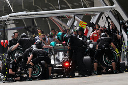 Nico Rosberg, Mercedes AMG F1 Team W07 practices a pit stop