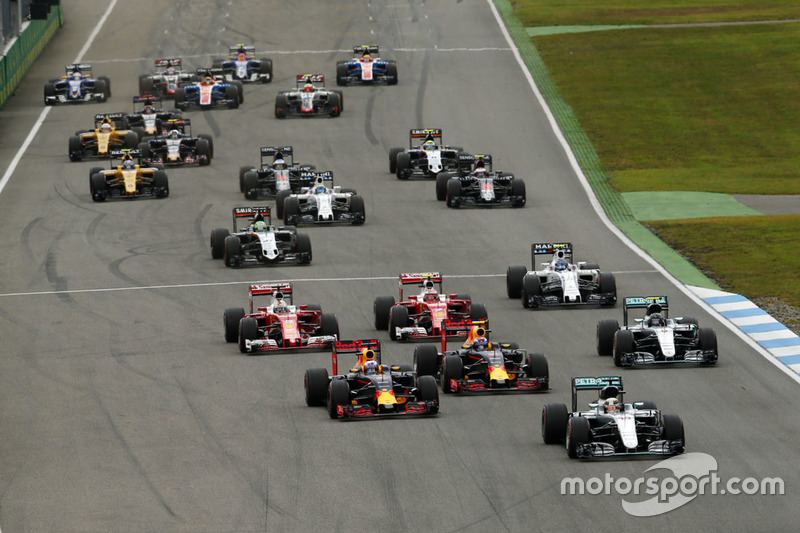 Lewis Hamilton, Mercedes AMG F1 W07 Hybrid leads at the start of the race